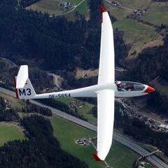 Flugwegposition um 12:03:59: Aufgenommen in der Nähe von Gemeinde Pfarrwerfen, Pfarrwerfen, Österreich in 2571 Meter